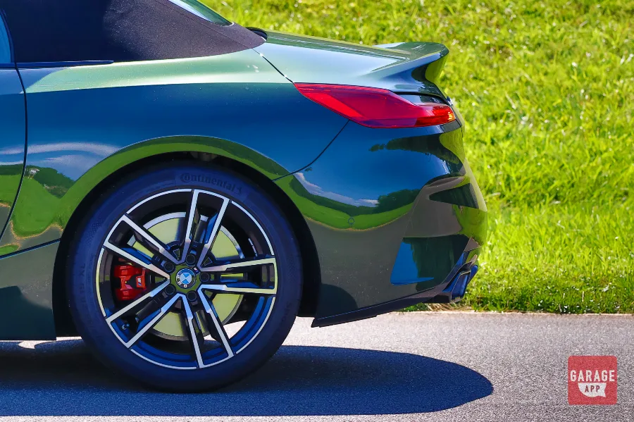 Close-up of the wheels on a BMW Z4 M40i manual in San Remo Green, highlighting the M Sport braking system.