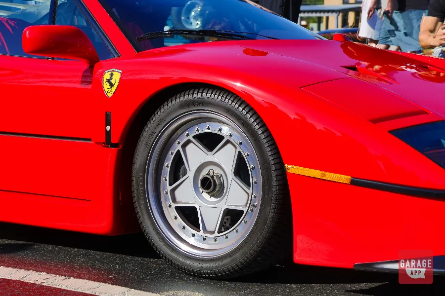 Ferrari F40 red front three-quarter view classic supercar