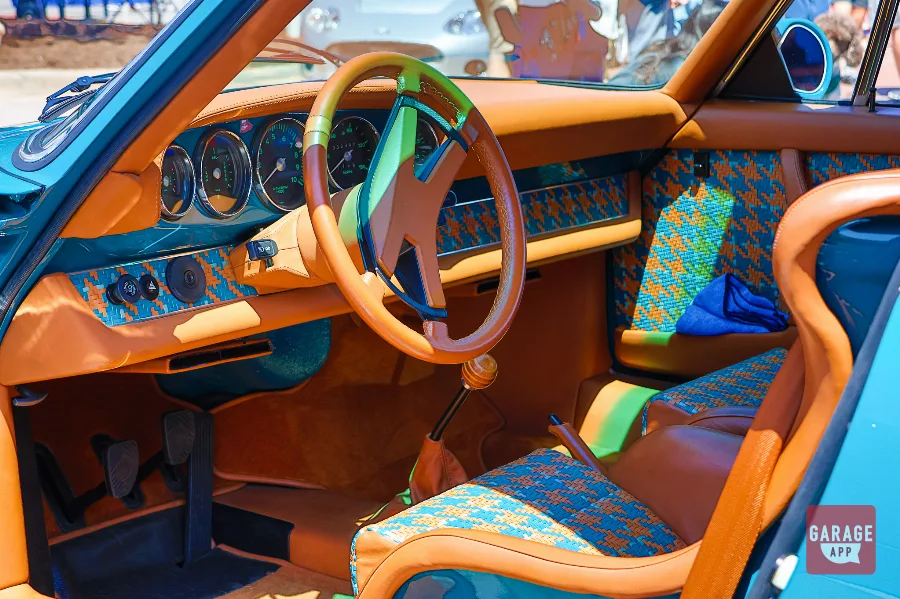 Bespoke Singer Vehicle Design Porsche 911 interior showcasing premium craftsmanship, lightweight details, and a modern interpretation of the classic Porsche 964 cabin.