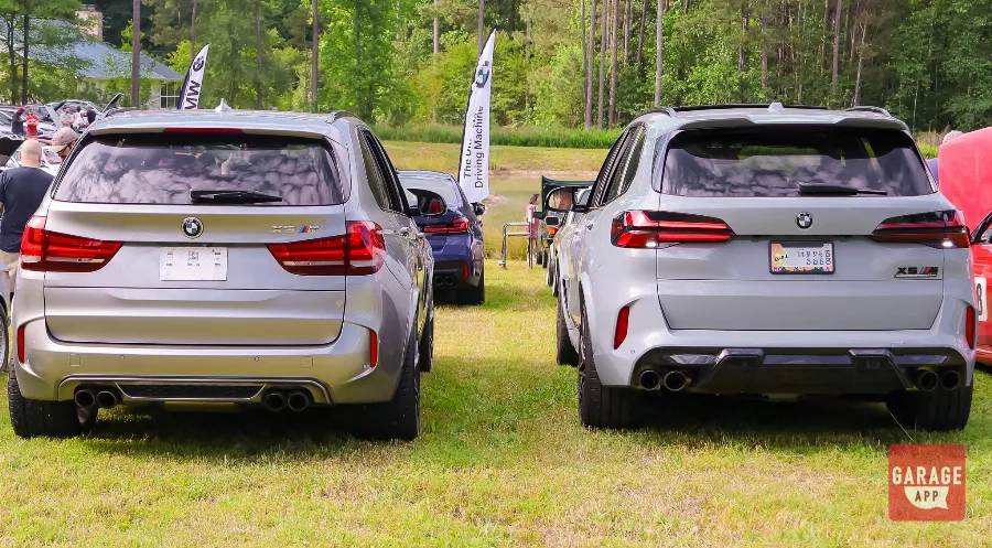 Two BMW X5 M performance SUVs displayed side by side at the Europäisch event.