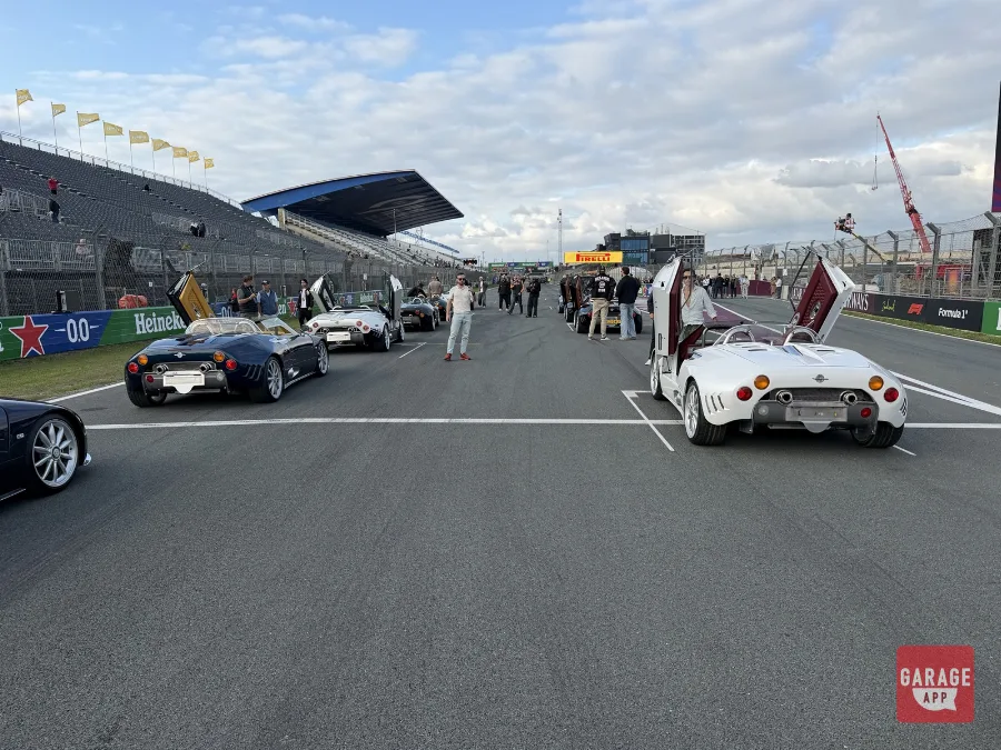 Row of Spyker C8 parade cars with doors raised on Zandvoort starting grid, 2026 F1 Drivers' Parade